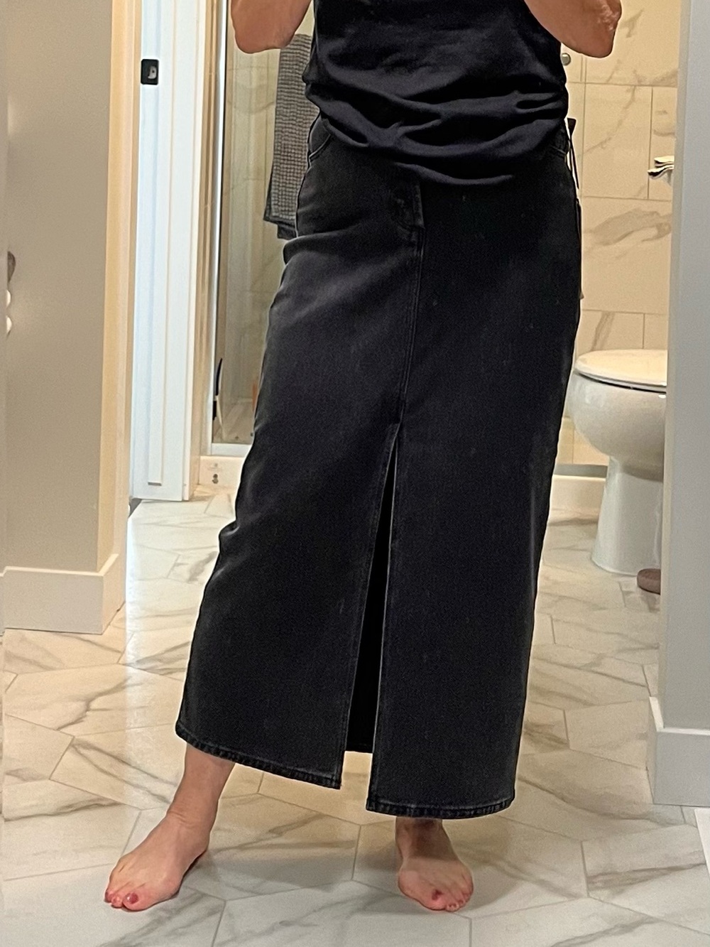 ROLLA’S Black Denim Midi Skirt
Size 28
New with tags